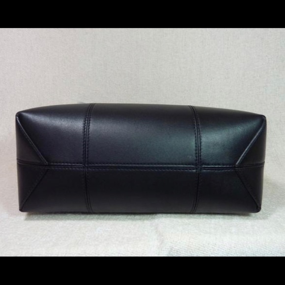 ⛔️SOLD⛔️Beautiful Tory Burch leather large Tote - Picture 7 of 7